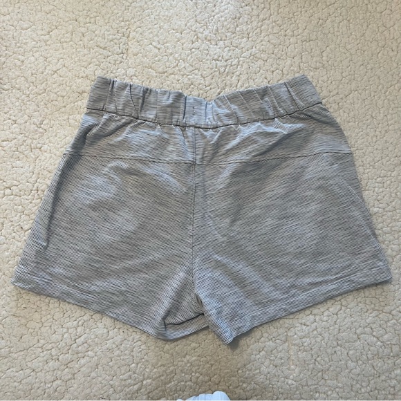 Lululemon On The Fly Short *2.5” - Picture 2 of 2